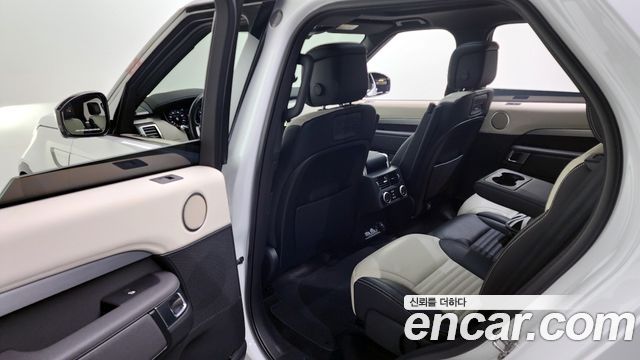 Land Rover Discovery 2022 — photo 11