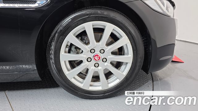 Jaguar XE 2016 — photo 5
