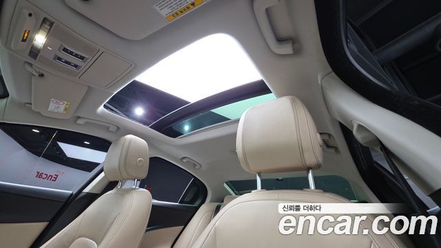 Jaguar XE 2016 — photo 11