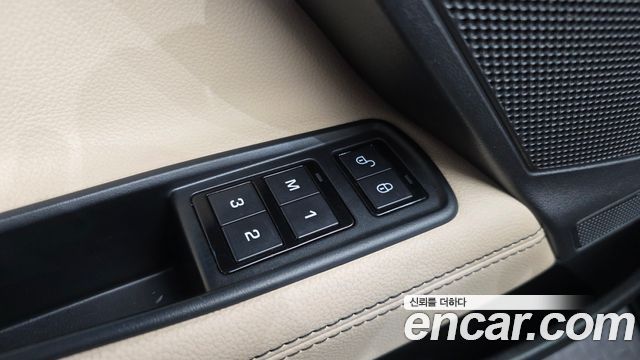 Jaguar XE 2016 — photo 13