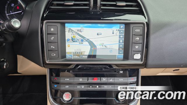 Jaguar XE 2016 — photo 15