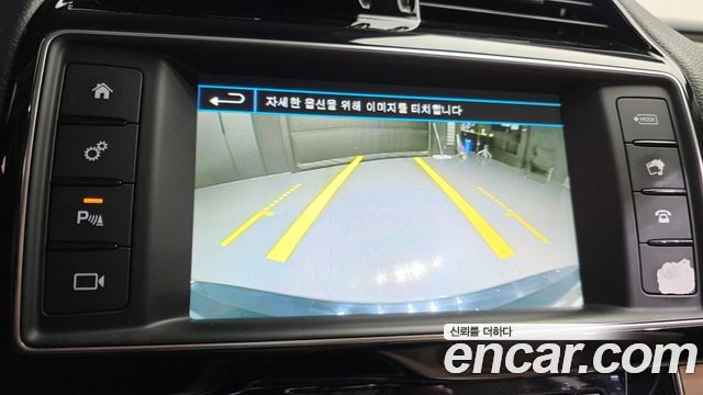 Jaguar XE 2016 — photo 16