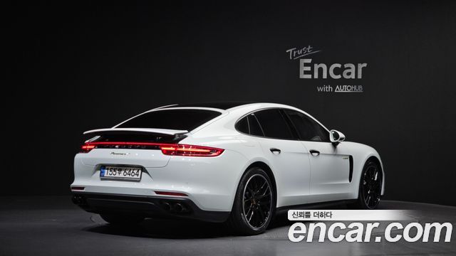 Porsche Panamera 2018 — photo 2