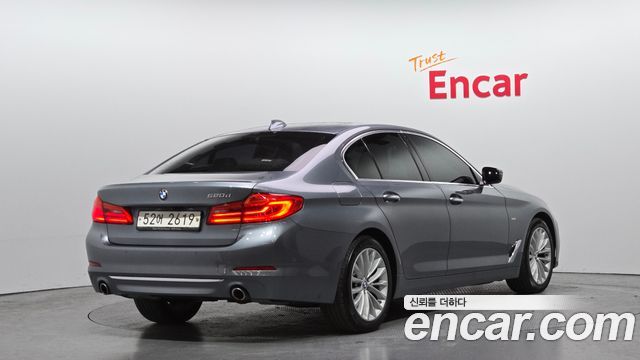 BMW 5-Series 2018 — photo 2