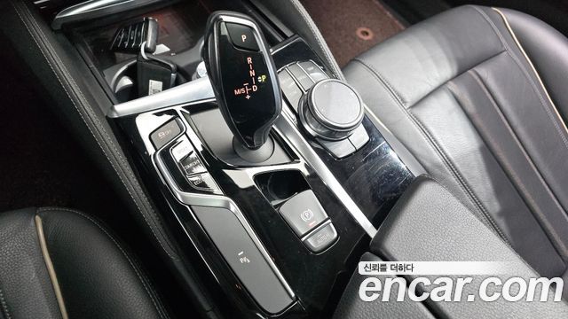 BMW 5-Series 2018 — photo 9