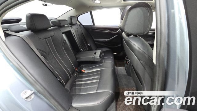BMW 5-Series 2018 — photo 12
