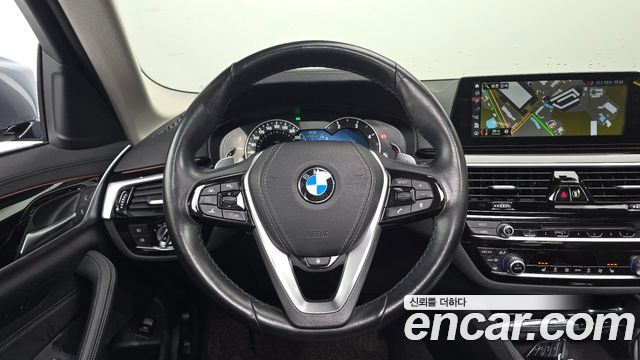 BMW 5-Series 2018 — photo 13