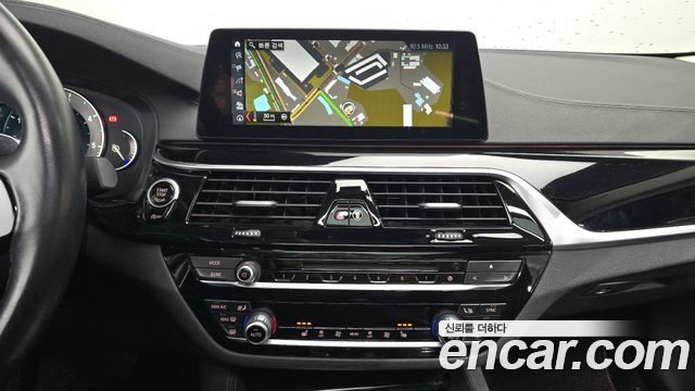 BMW 5-Series 2018 — photo 14