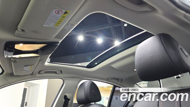 BMW 5-Series 2018 — photo 18