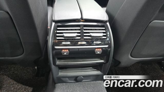 BMW 5-Series 2018 — photo 19