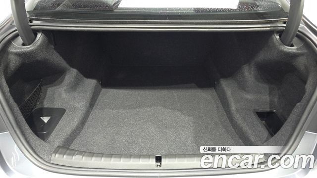 BMW 5-Series 2018 — photo 20
