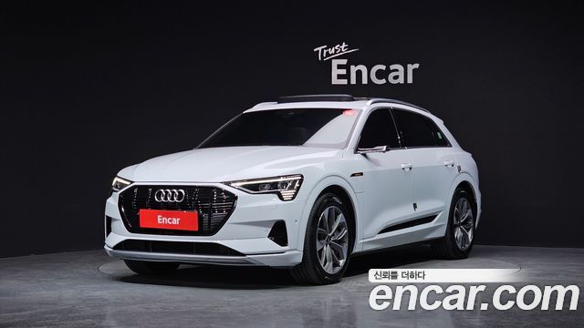 Audi e-tron 2021 — photo 1