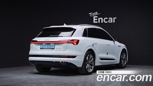 Audi e-tron 2021 — photo 2