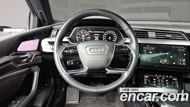 Audi e-tron 2021 — photo 13