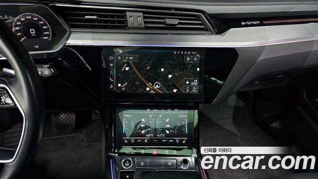 Audi e-tron 2021 — photo 14