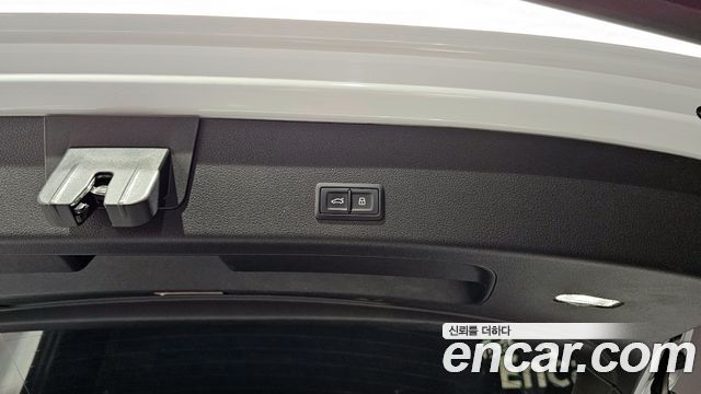 Audi e-tron 2021 — photo 20
