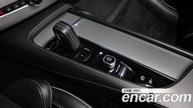 Volvo XC90 2021 — photo 9
