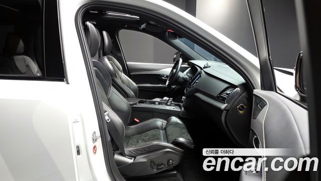 Volvo XC90 2021 — photo 10