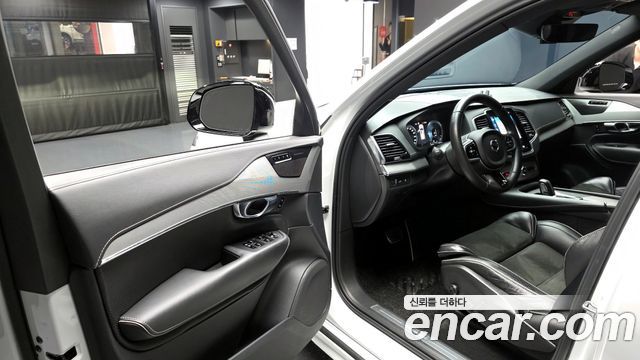 Volvo XC90 2021 — photo 11