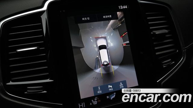 Volvo XC90 2021 — photo 14