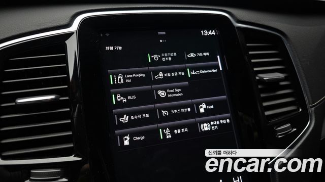 Volvo XC90 2021 — photo 16