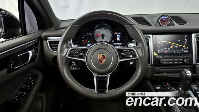 Porsche Macan 2017 — photo 13