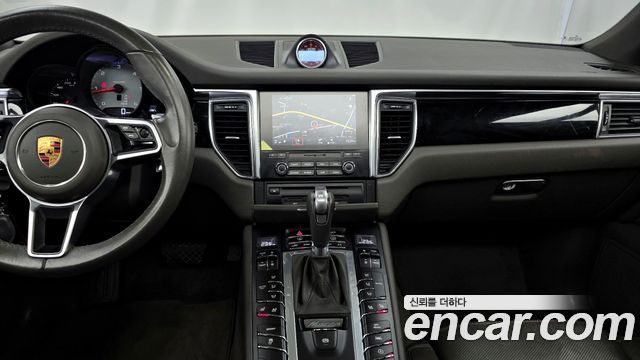 Porsche Macan 2017 — photo 14