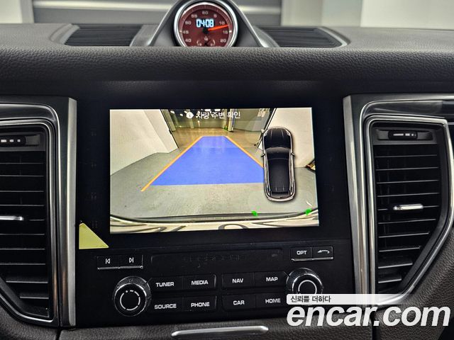 Porsche Macan 2017 — photo 16