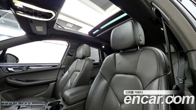 Porsche Macan 2017 — photo 18