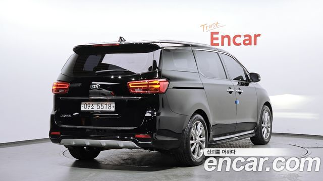 Kia Canival 2019 — photo 2