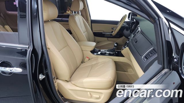 Kia Canival 2019 — photo 10
