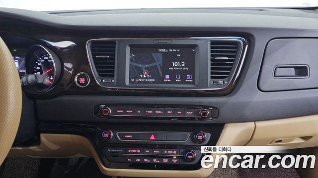 Kia Canival 2019 — photo 13