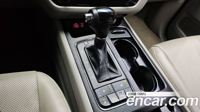 Kia Canival 2016 — photo 9