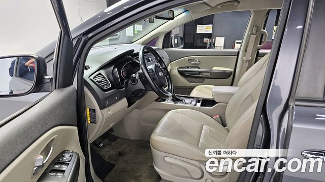 Kia Canival 2016 — photo 10