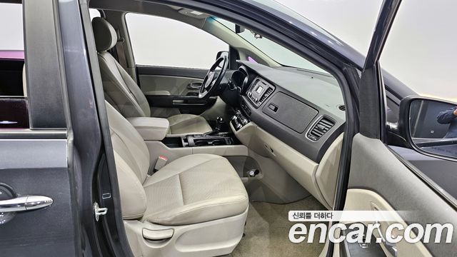 Kia Canival 2016 — photo 11