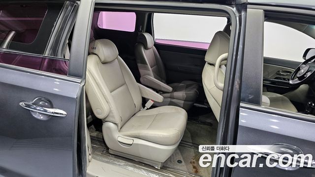 Kia Canival 2016 — photo 12