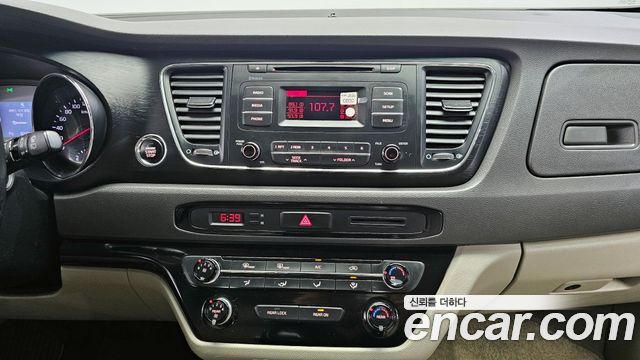 Kia Canival 2016 — photo 14