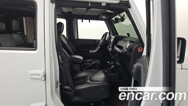Jeep Wrangler 2017 — photo 12