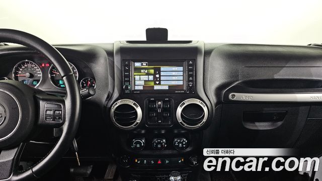 Jeep Wrangler 2017 — photo 16