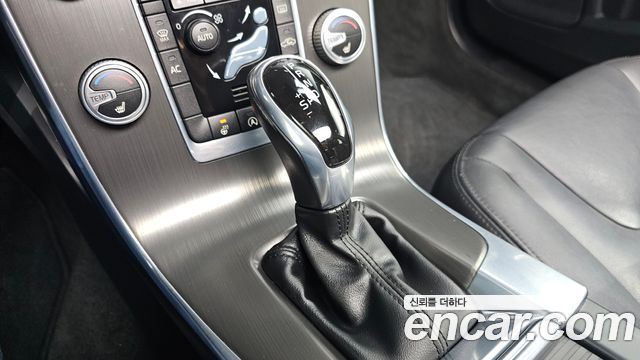 Volvo S60 2016 — photo 9