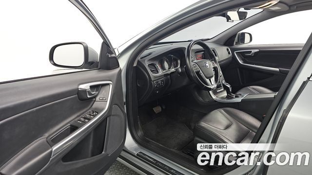 Volvo S60 2016 — photo 11