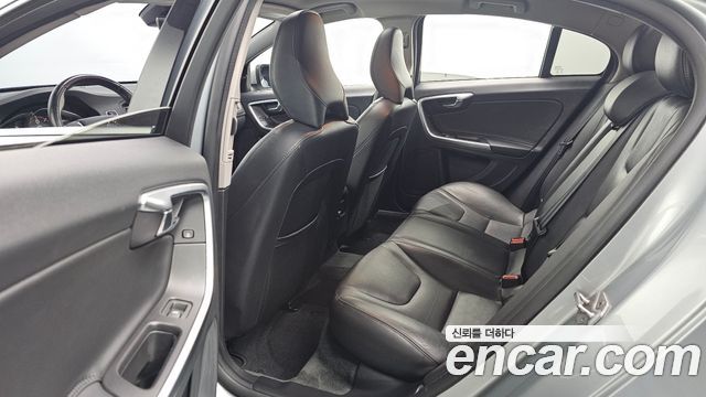 Volvo S60 2016 — photo 12
