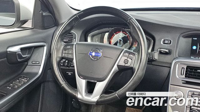 Volvo S60 2016 — photo 13