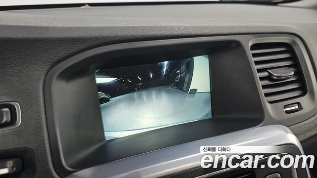 Volvo S60 2016 — photo 15