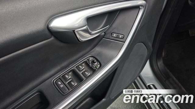 Volvo S60 2016 — photo 18