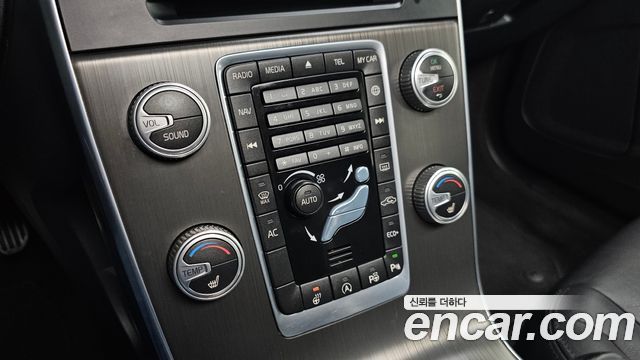 Volvo S60 2016 — photo 19