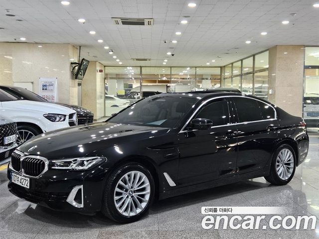 BMW 5-Series 2022 — photo 1