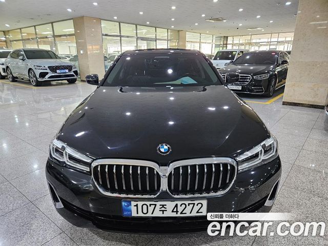 BMW 5-Series 2022 — photo 2