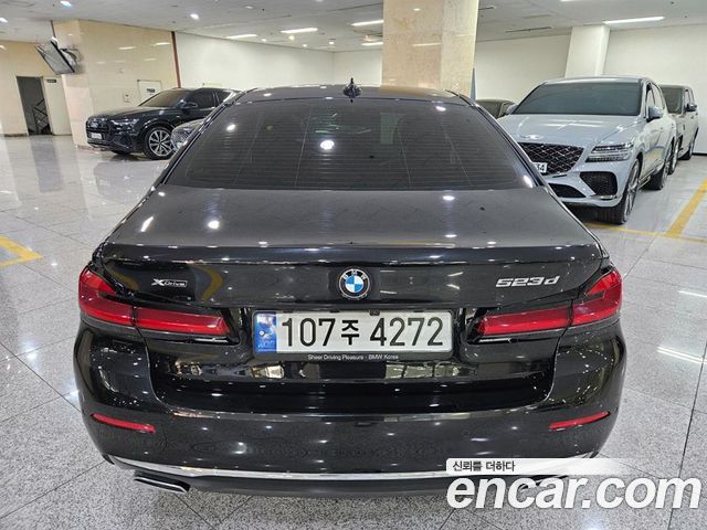 BMW 5-Series 2022 — photo 4