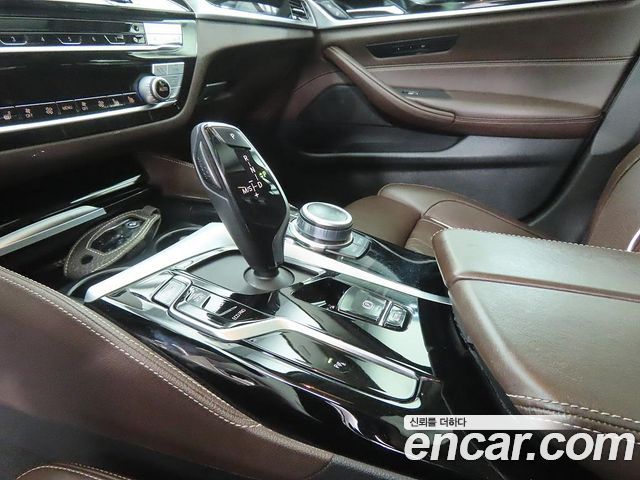 BMW 5-Series 2022 — photo 11